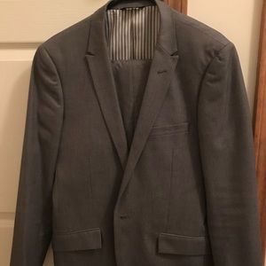 Light gray Men’s suit