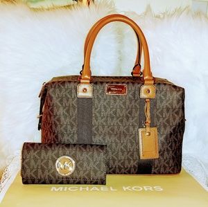 ❌SOLD❌Authentic Michael kors bag and wallet.