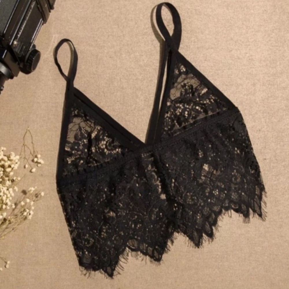 Black Lace Bralette🌺 - Picture 5 of 5