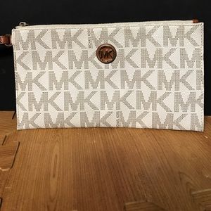 Michael Kors wristlet