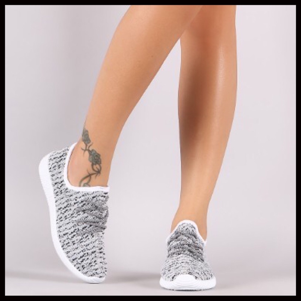 CLEARANCE‼️Slip on Sneakers - Picture 3 of 7