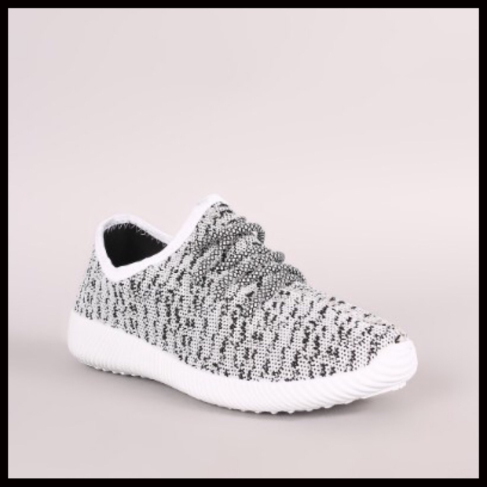 CLEARANCE‼️Slip on Sneakers - Picture 4 of 7