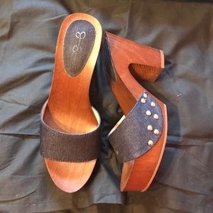 Jessica Simpson Karema