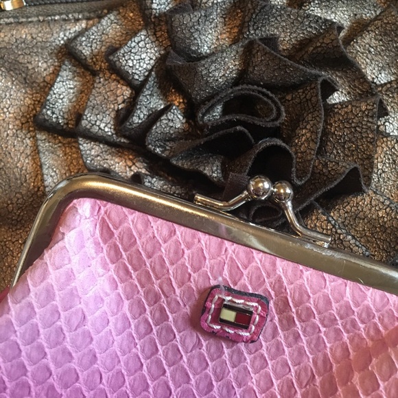 BAG BUNDLE tommy coin purse and crossbody purse - Picture 2 of 5