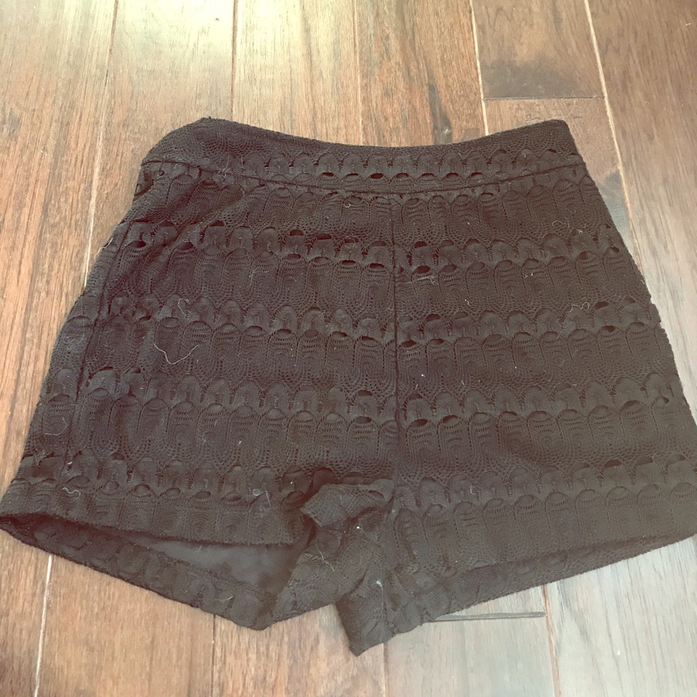 Black Shorts w/ Beautiful Design!