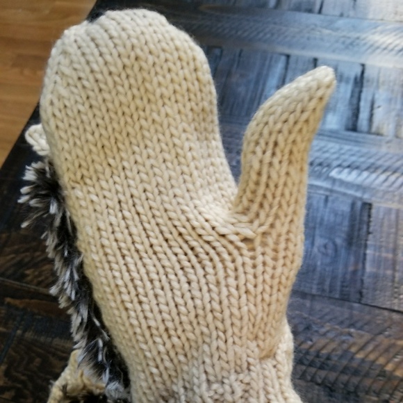 Fall Sale 🍁 Cute Critter Adult Mittens Beige LAST - Picture 4 of 5