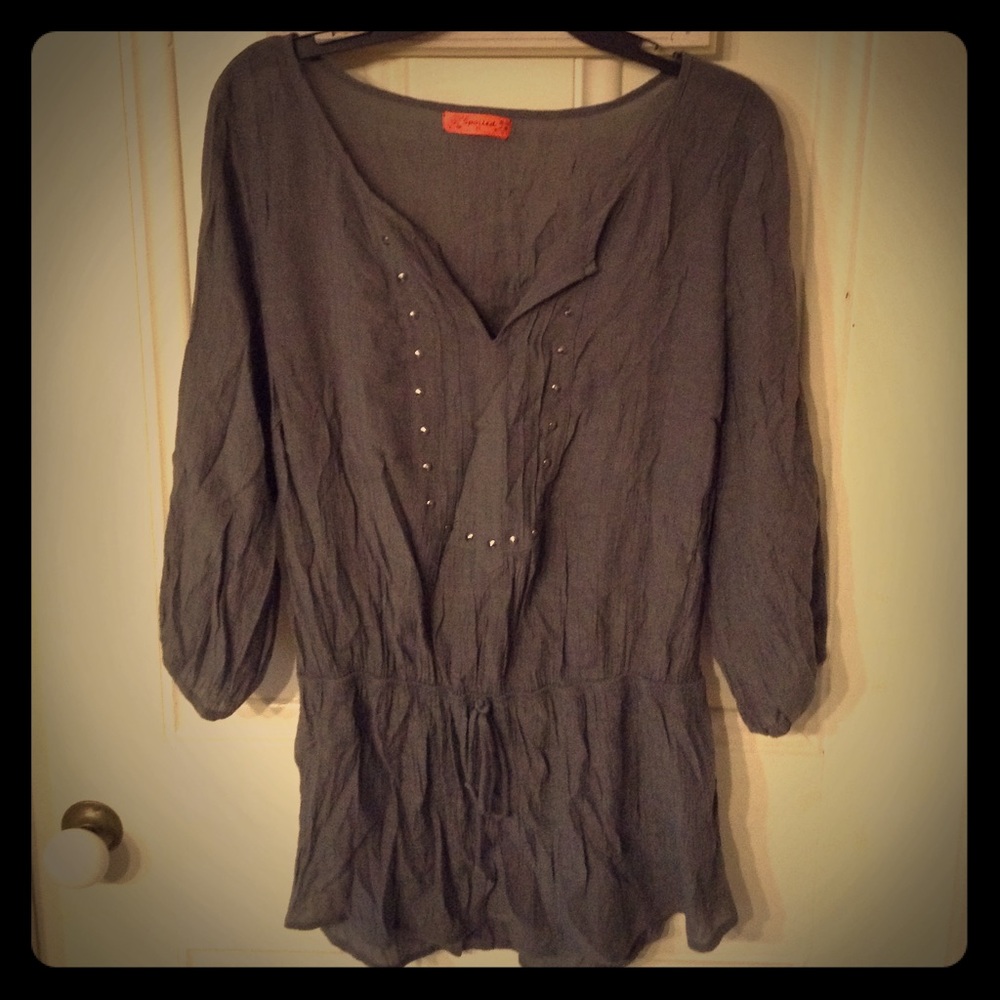 Juniors olive green 3/4 sleeve tunic.