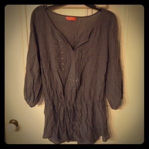 Juniors olive green 3/4 sleeve tunic.