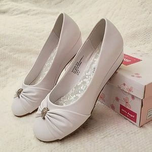 Girls white dress shoe