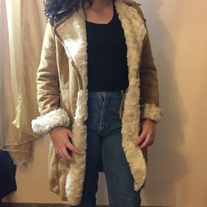 Stylish Mid-length faux shearling coat❄️