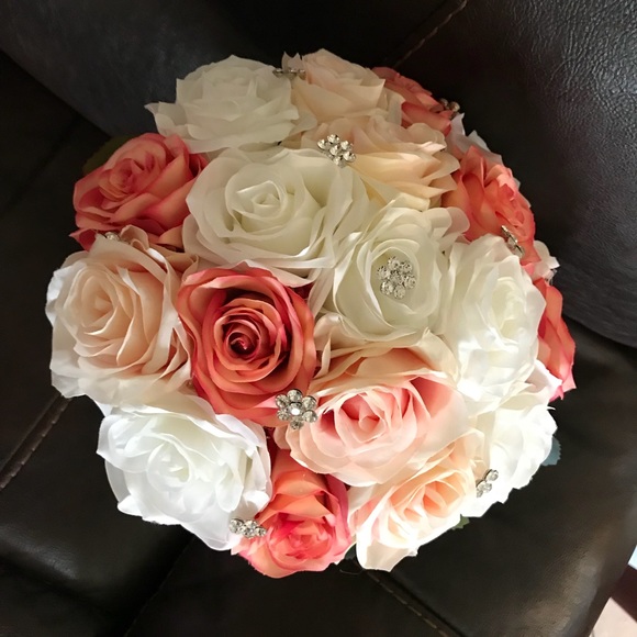Wedding bouquet & tiara main image 4