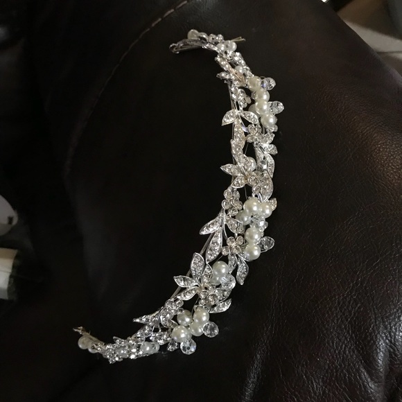 Wedding bouquet & tiara main image 5