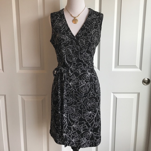 LOFT Dresses & Skirts - ❤️HOST PICK❤️ Ann Taylor Loft Wrap Dress