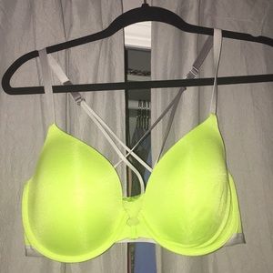 Lightly lined Victoria’s Secret front close bra