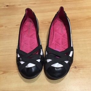 Adrienne Vittadini flats
