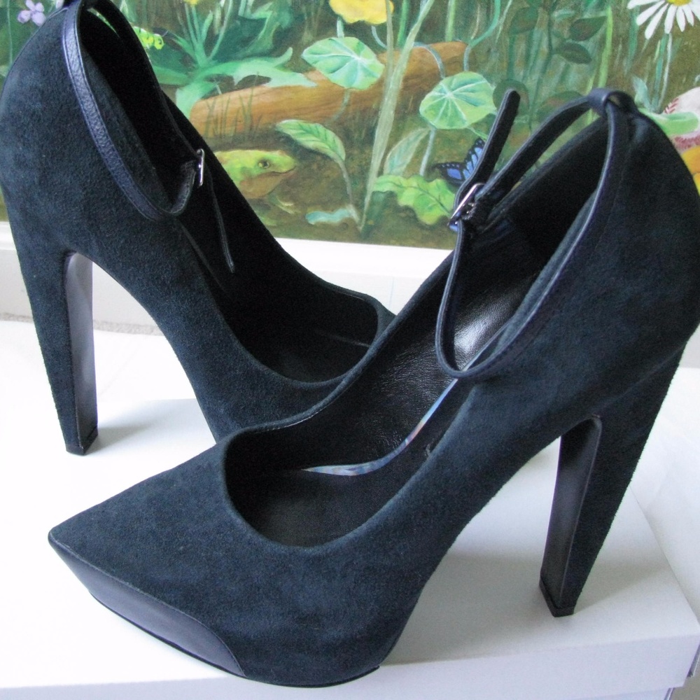 Theysken's Theory Leather Sued New Size 7