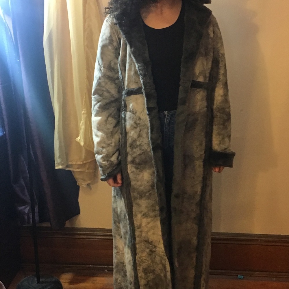 Warm long faux shearling coat❄️