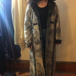 Warm long faux shearling coat❄️