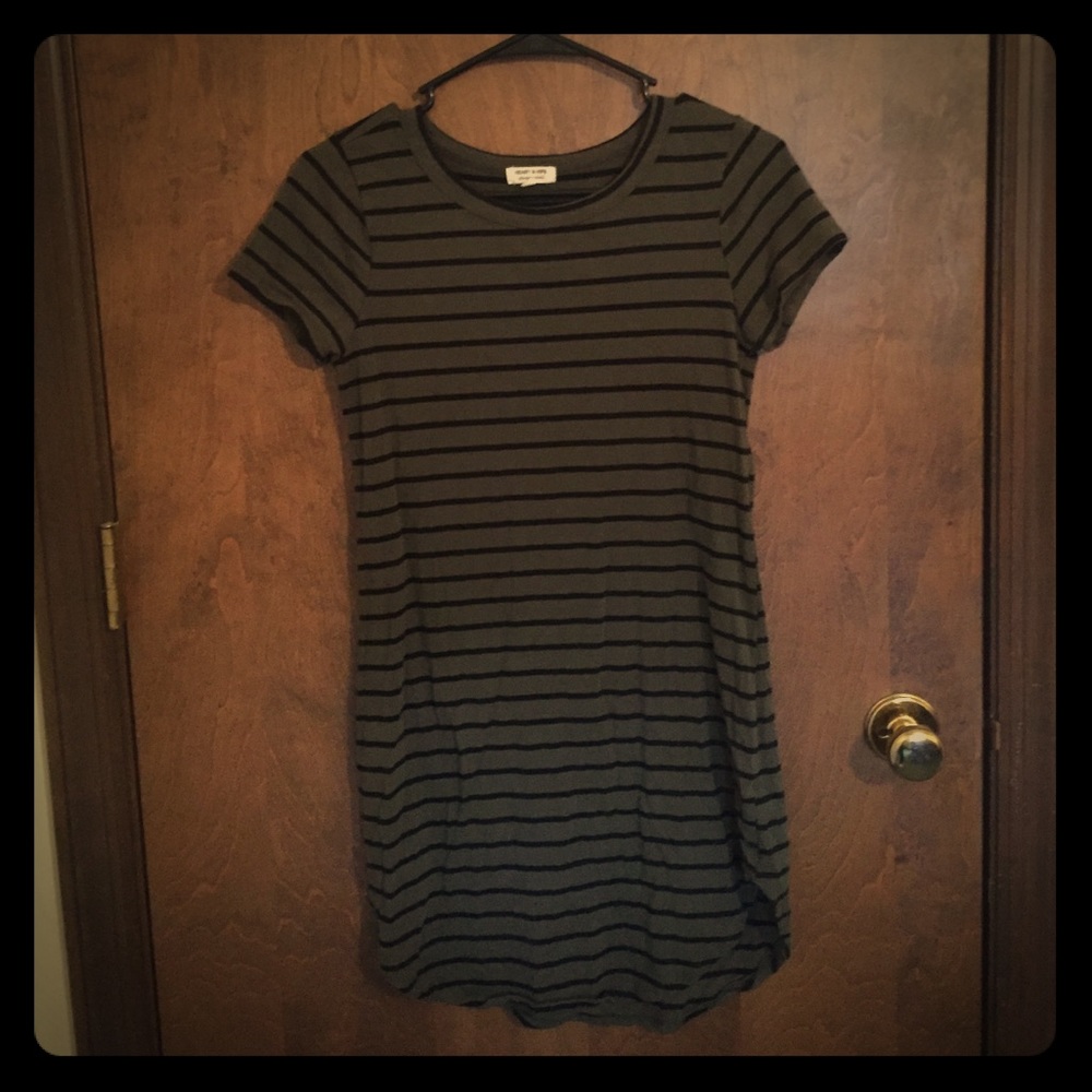 Stretchy t-shirt dress, size runs small