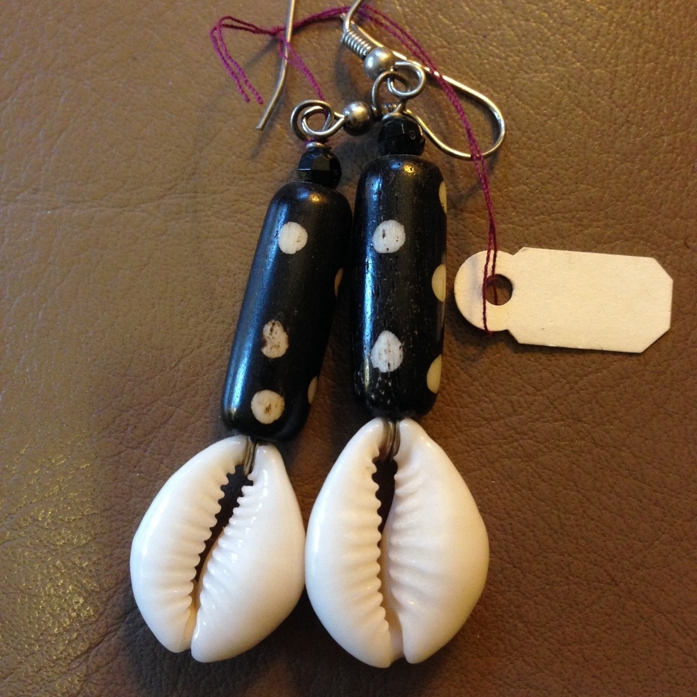 NWOT Cowrie Shell Earrings