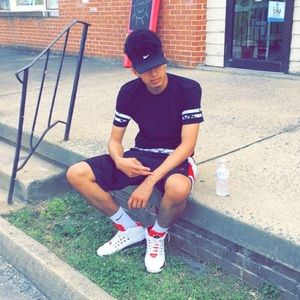 Meet your Posher, Jonathan