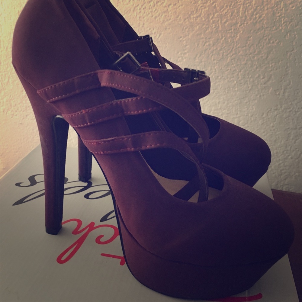 Sexy Dark Purple High Heels!