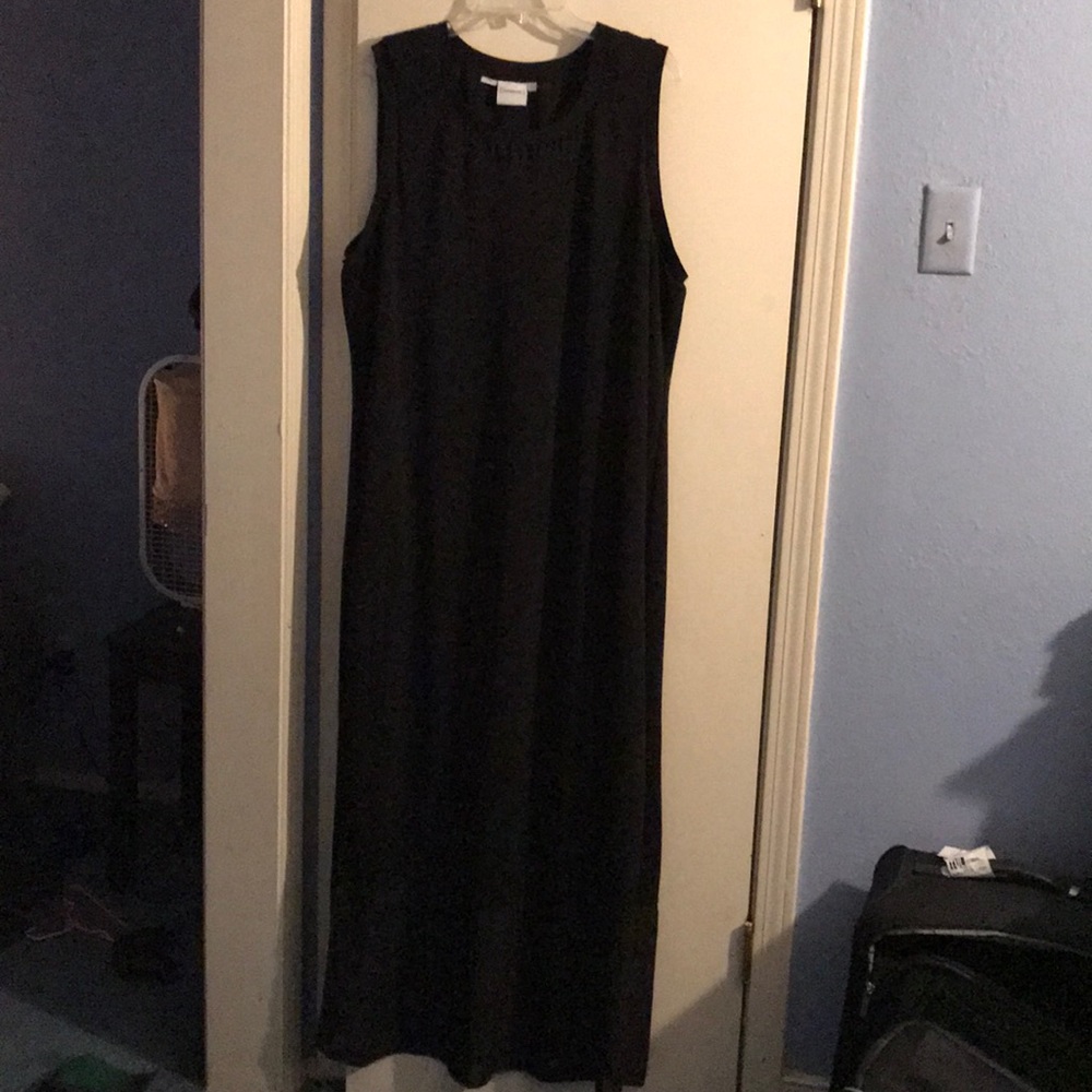 Full length sleeveless dress