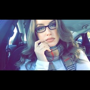 Meet your Posher, Fanjola