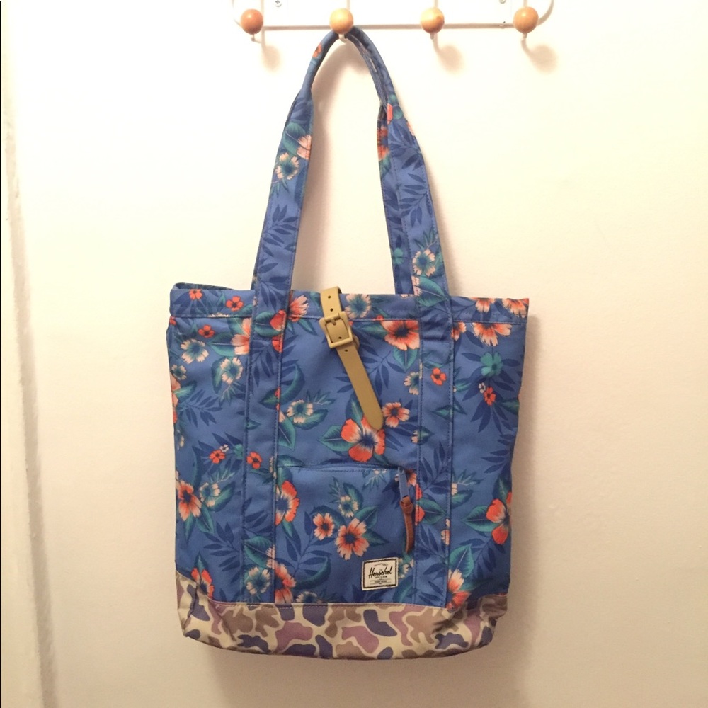 Cute Hawaiian print Herschel tote 🌺