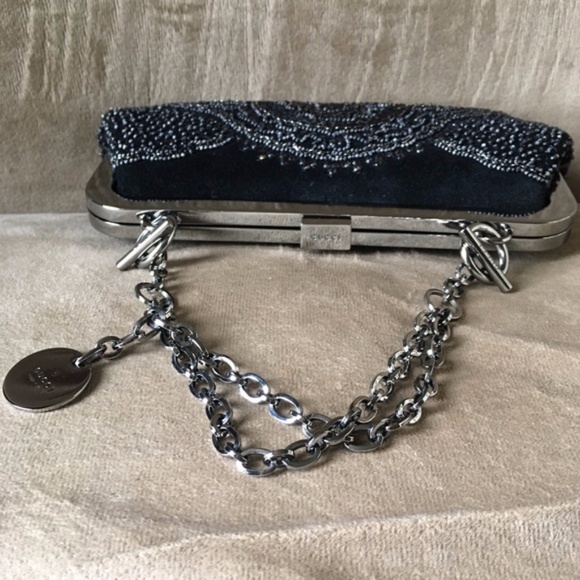 ⭐️ Gucci beaded clutch - Picture 2 of 8