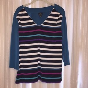 Three quarter length sleeve top
