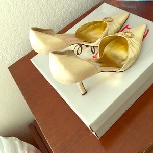 Classy Gold Low Heels!