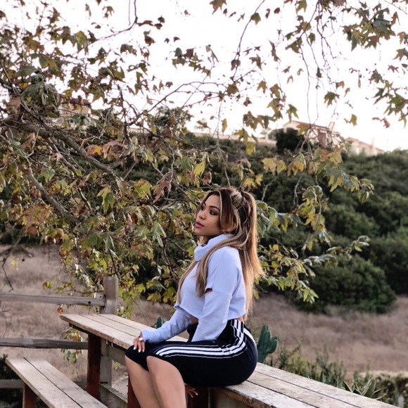 BLUEMEAWAY CROPSWEATER - Picture 2 of 4