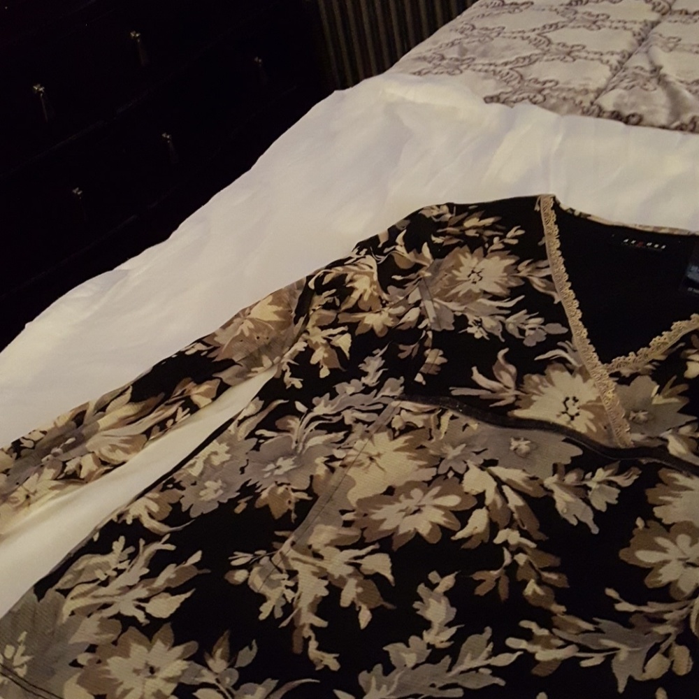 Top - Picture 4 of 4