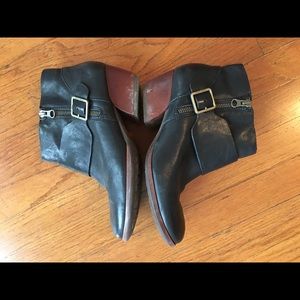 Kork Ease black leather bootie