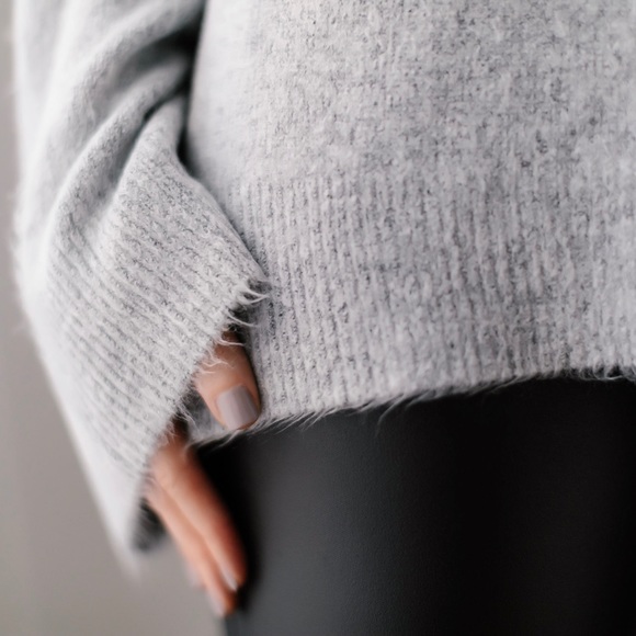 🔃Gramercy Soft Fuzzy Turtleneck - Picture 3 of 8