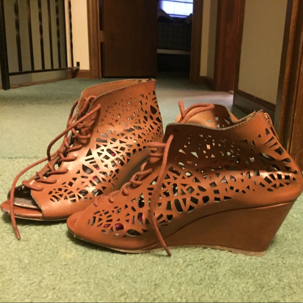 Lace up light brown wedge