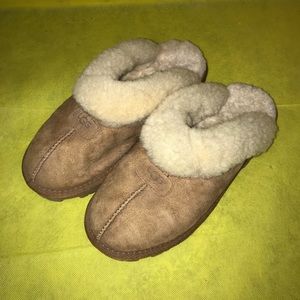 UGG SLIPPERS