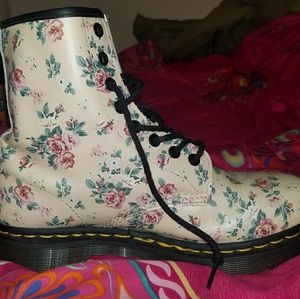 Dr. Martens floral pattern boot size 8