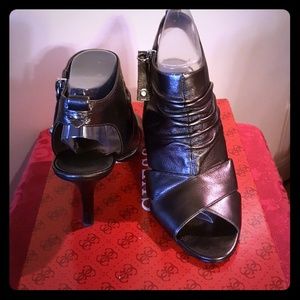 Guess Pewter Leather Shoe