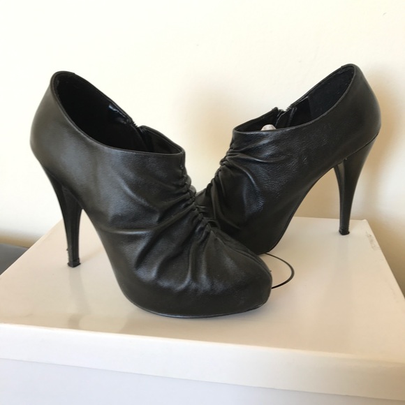 Steve Madden Shoes - Steve Madden black heeled ankle booties