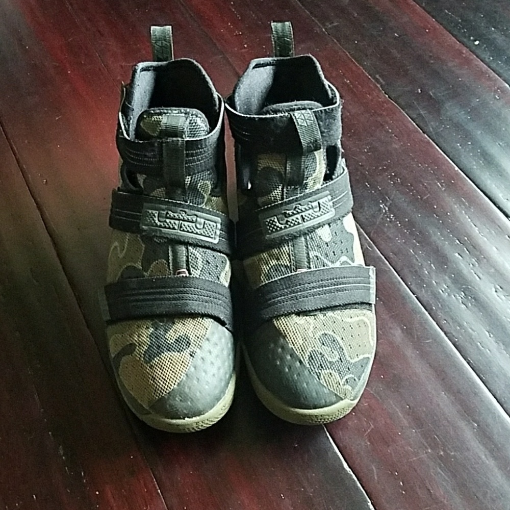 Nike Labron Camo Shoes