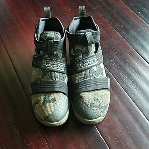 Nike Labron Camo Shoes
