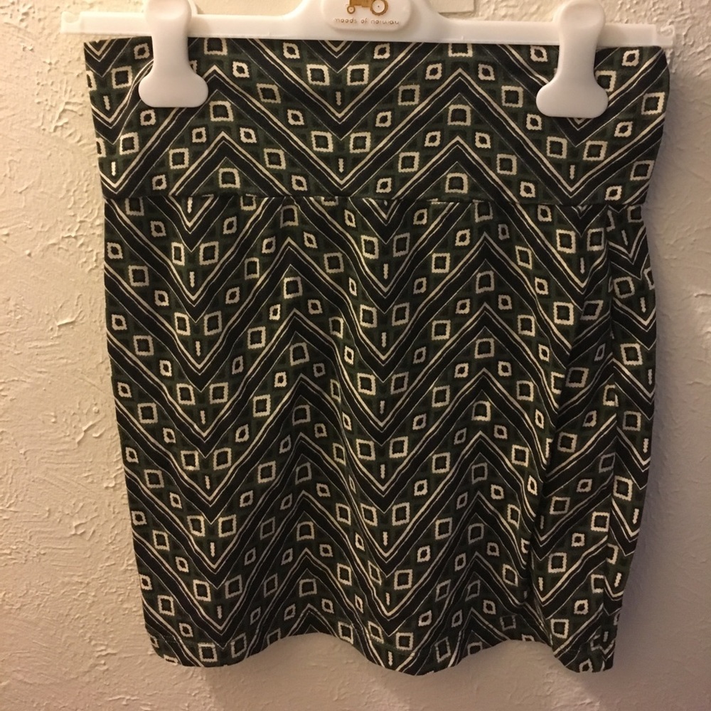 Green printed bodycon skirt
