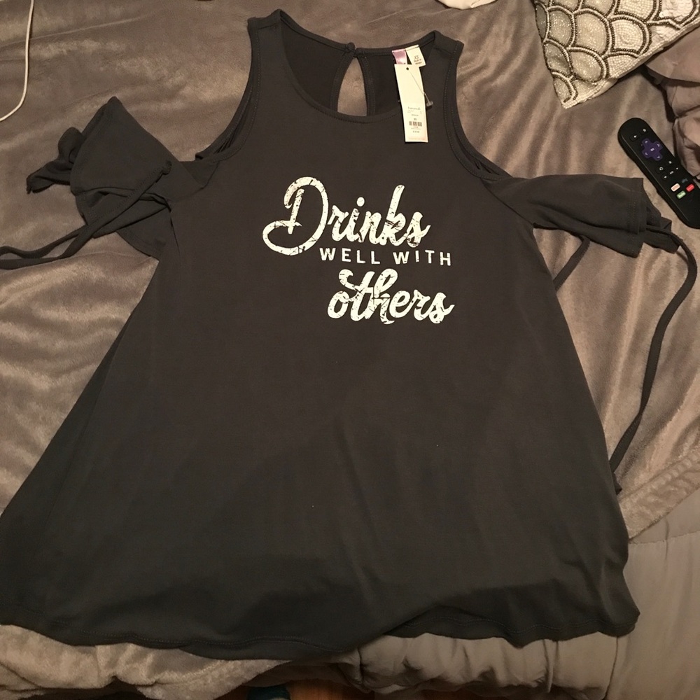 Off the shoulder graphic tee