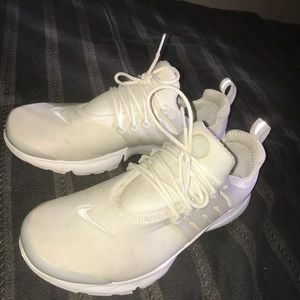 White Nike Air Presto’s Size 8