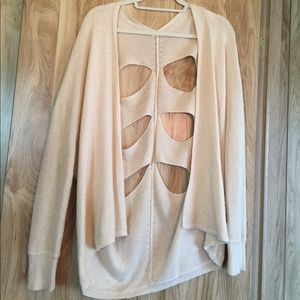 Long sleeve cardigan w/ cut-out design in the back