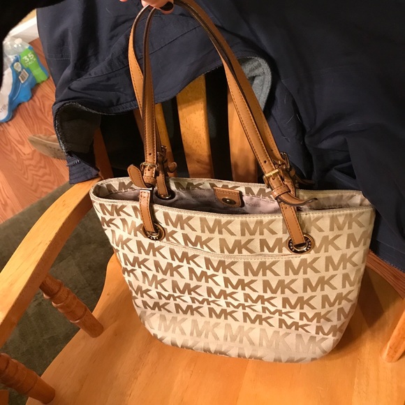 Purse - Picture 1 of 1