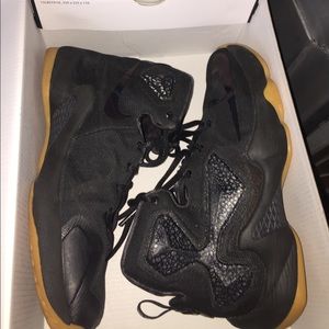Lebron 13 Basketball Shoes