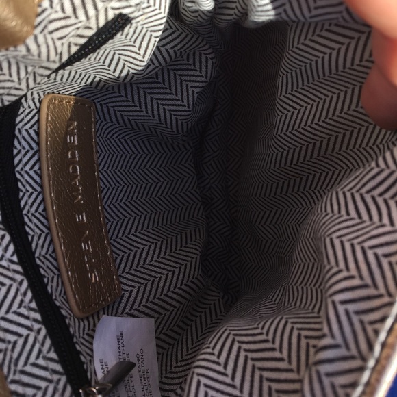 GOLD CROSSBODY BAG - Picture 2 of 3